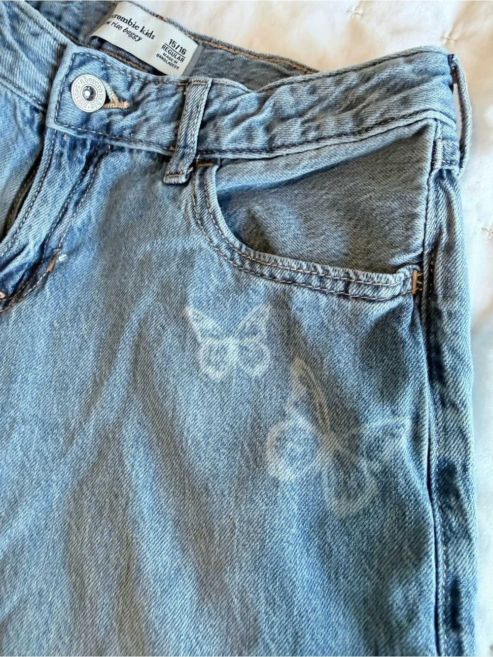 Girls Light Blue Relaxed Fit Jeans w/ Butterfly print